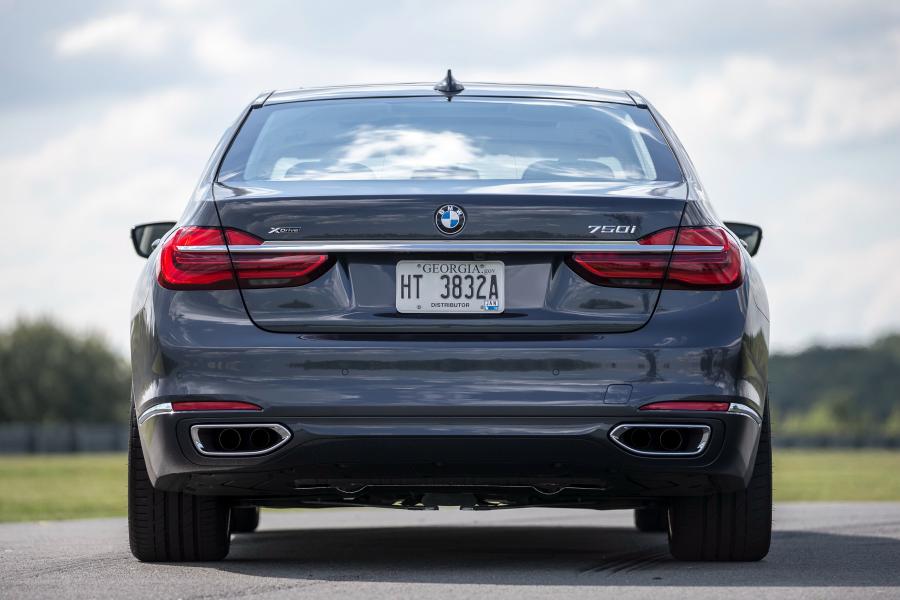  BMW 750i xDrive 2016 года  (US) (фото 4 из 12)